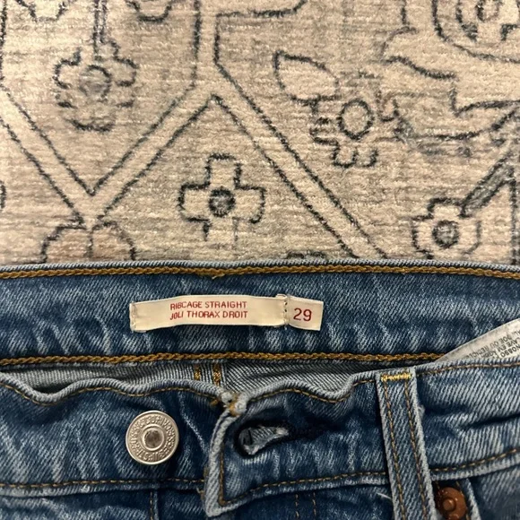 Levi’s Ribcage Straight - Picture 6 of 8
